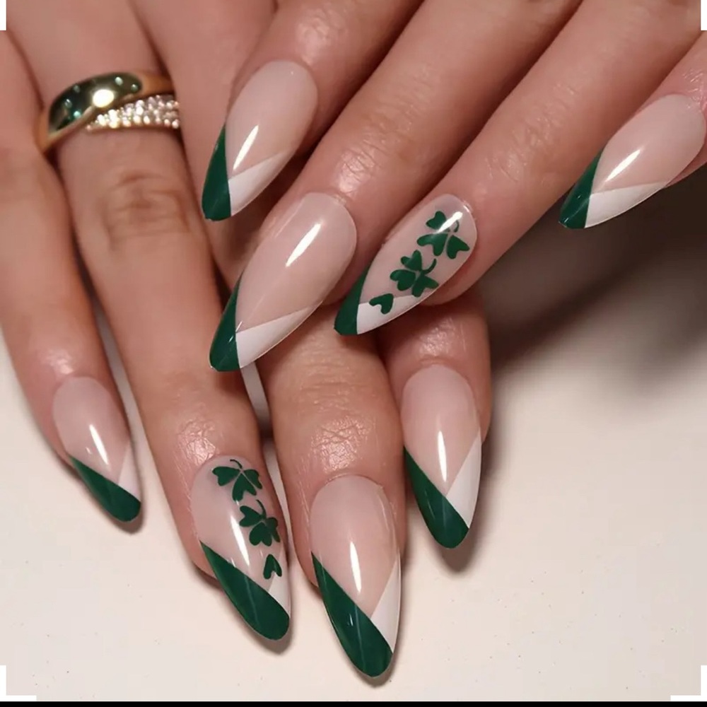 24 St. Patrick's Day Green Shamrock Almond Nails NWT